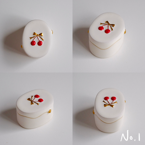Bowknot Cherry Oval Gold Dot Lid Box