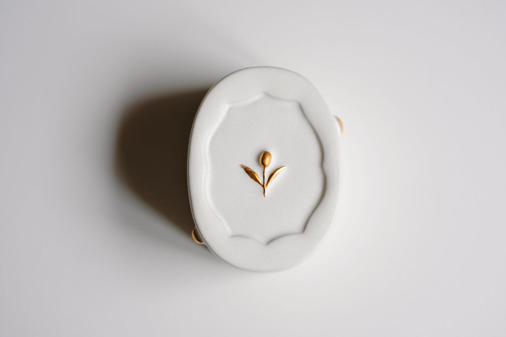 鬱金香雪融白瓷金點蓋盒