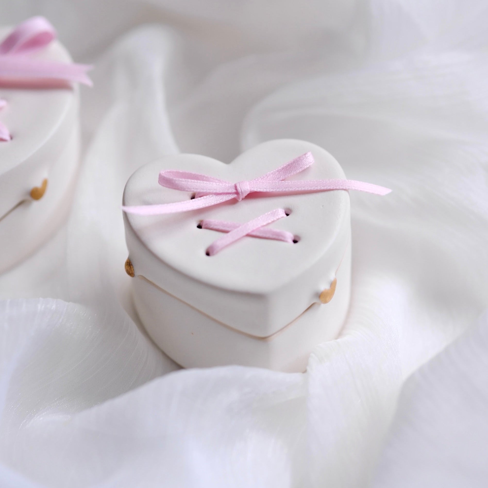 Ribbon Tie Gold Dot Box