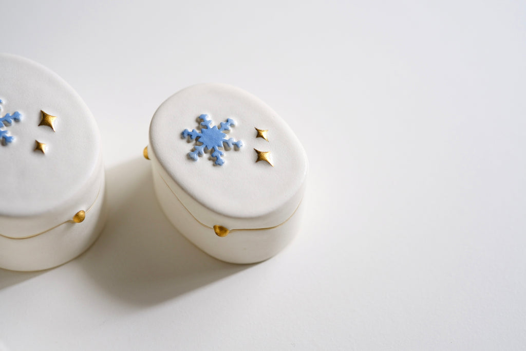冬季雪花雪融白瓷金點蓋盒