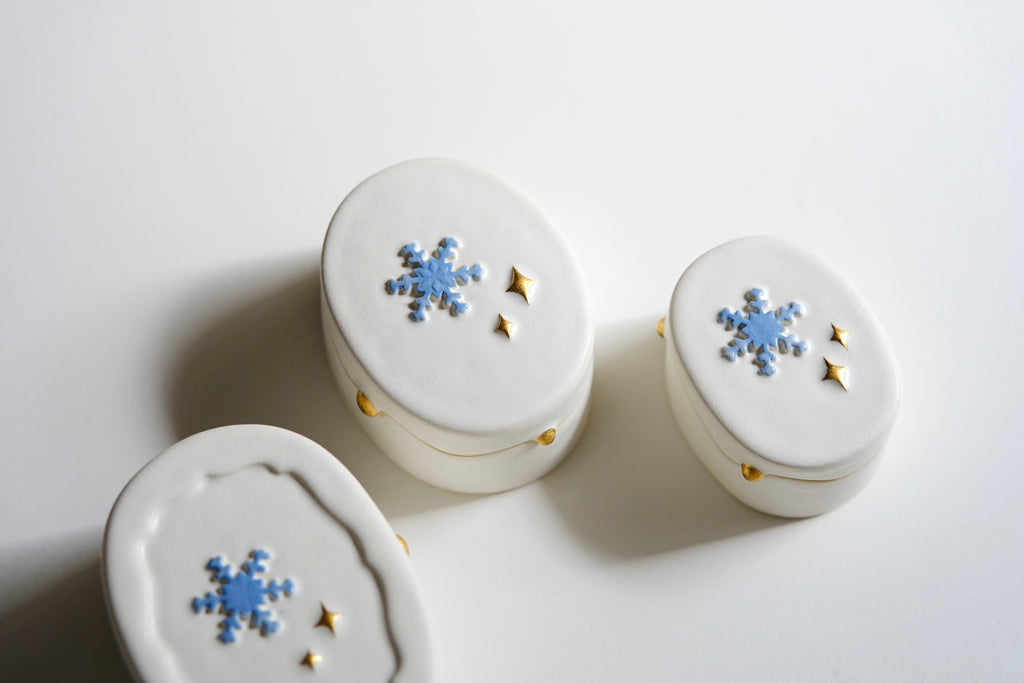冬季雪花雪融白瓷金點蓋盒