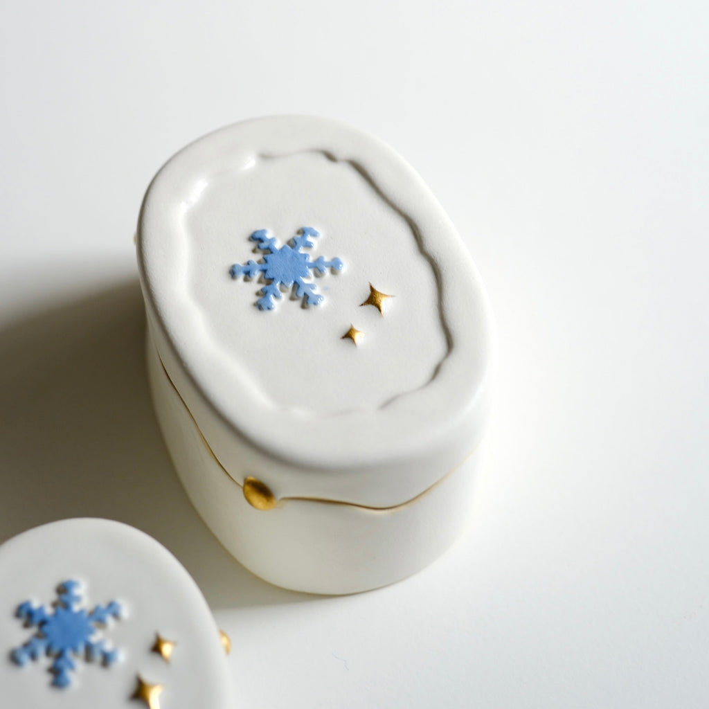 冬季雪花雪融白瓷金點蓋盒