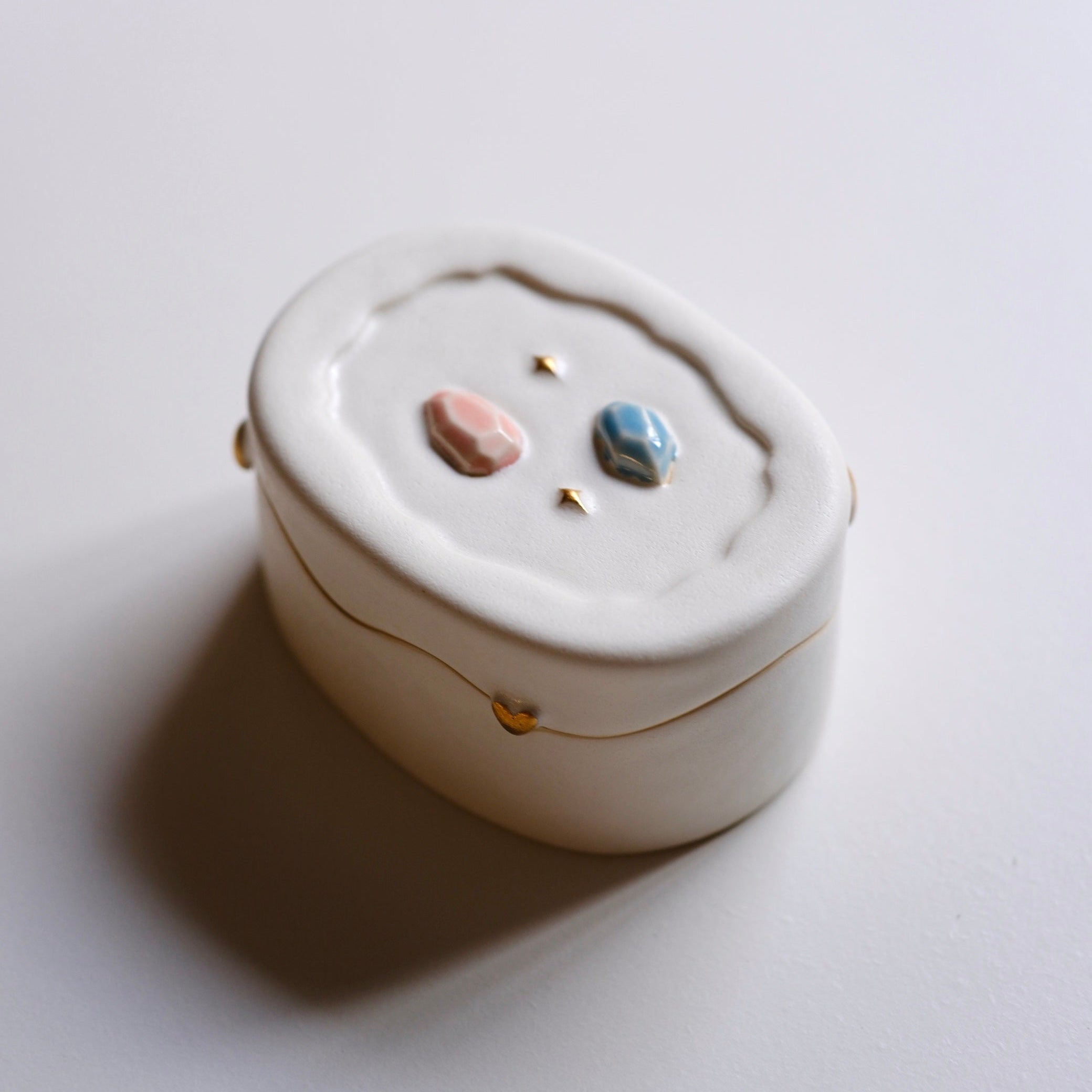 寶石雪融白瓷金點蓋盒