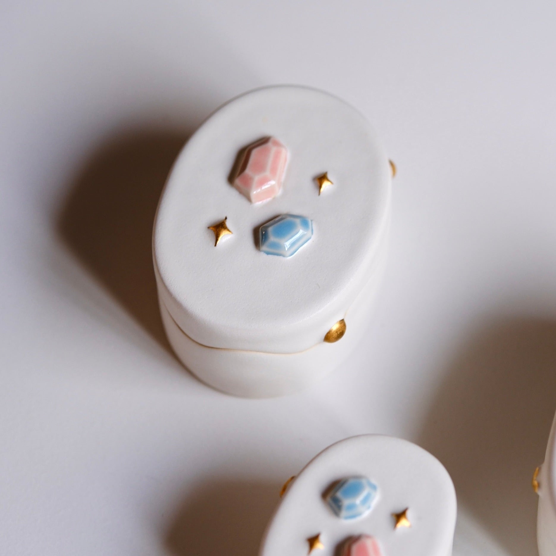 Jewel Melting White Porcelain with Gold Dot Lid Box