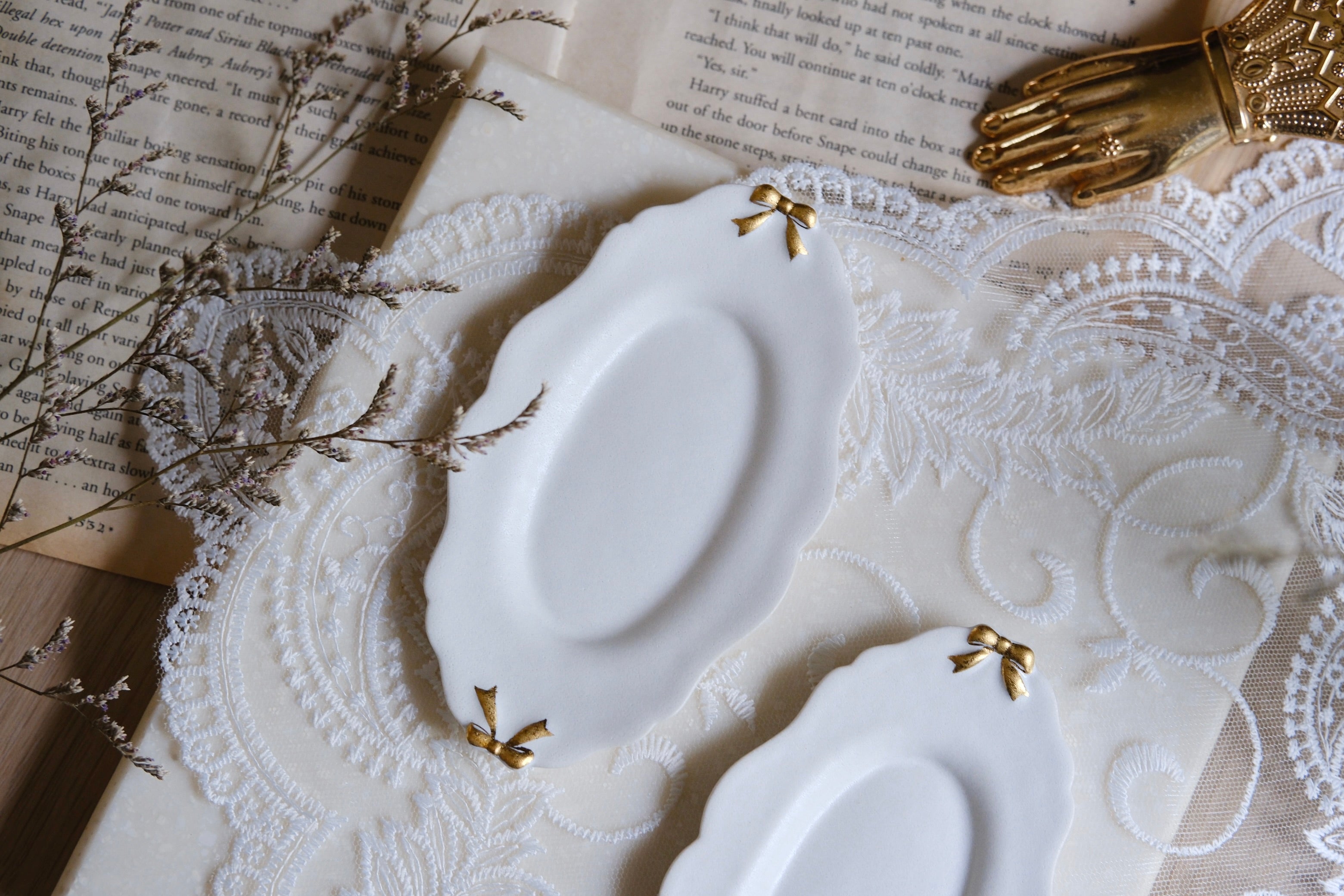 ౨ৎ Bowknot Snow-Melting White Porcelain Plate